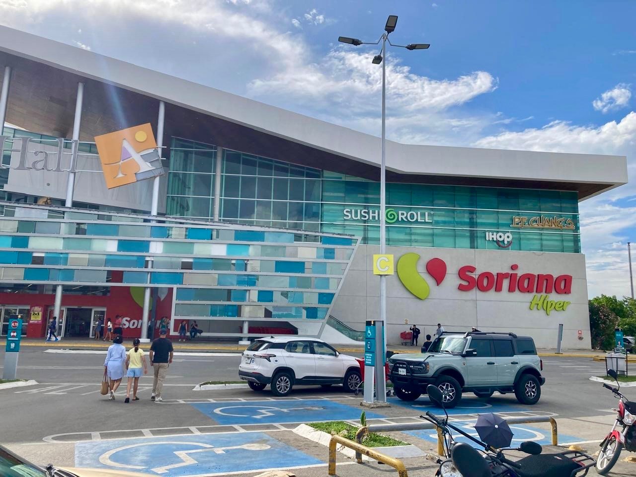 Exterior of Soriana Hiper at Altabrisa shopping center in Mérida, Mexico