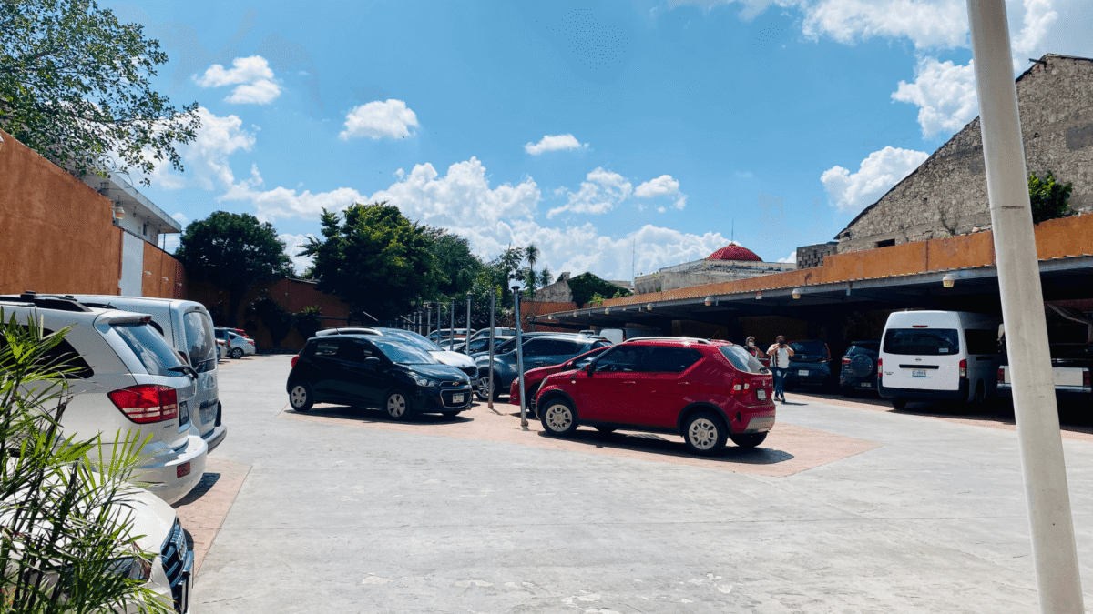 A variety of cars in a parking lot in Merida Centro - covered and uncovered spaces